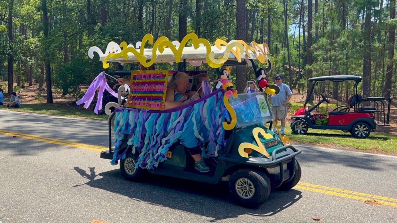 How to Decorate a Golf Cart for a Parade